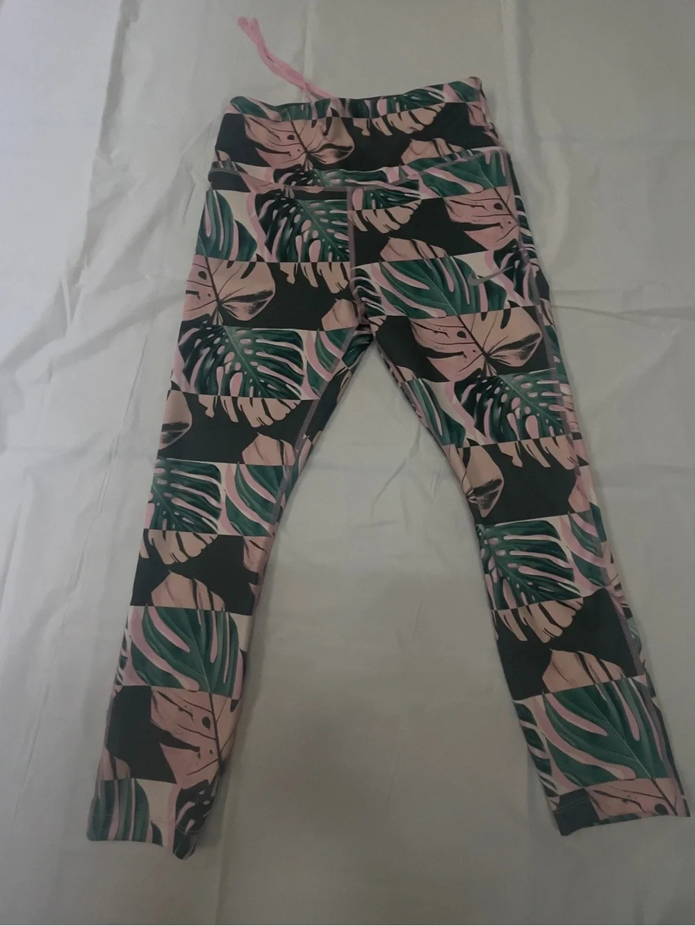 Nike Vibrant Tropical Monstera Print Leggings